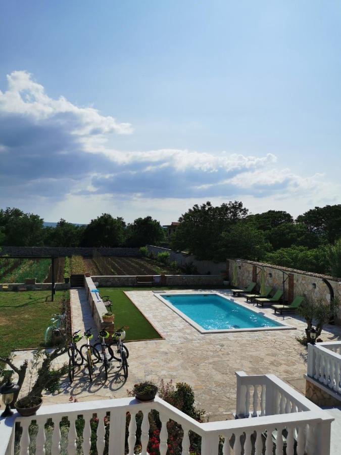 Iva With Pool * Sukosan