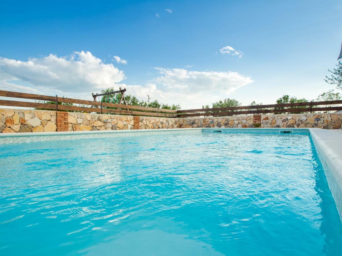 Iva With Pool Villa Sukosan