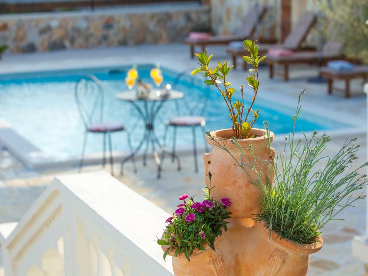 Villa Iva With Pool